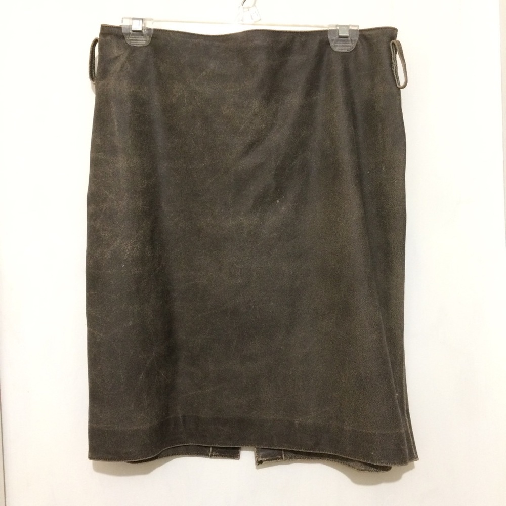 Moda Intl. womans S 16” waist flat leather skirt.